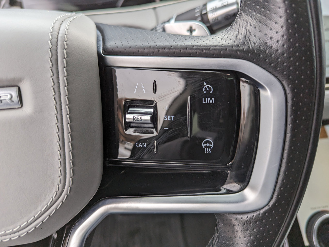 Used 2022 Land Rover Range Rover Evoque R-Dynamic S image 18