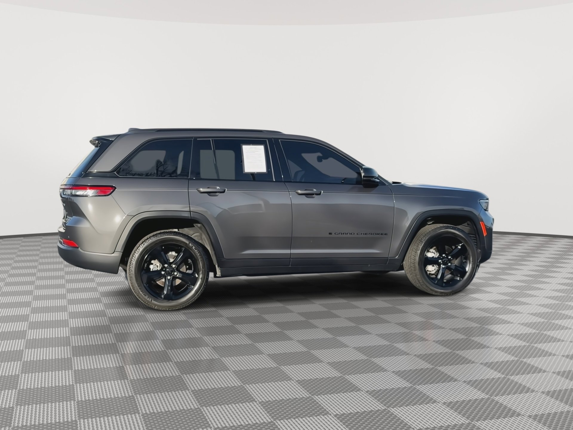 Used 2024 Jeep Grand Cherokee Limited w/ Black Appearance Package image 3