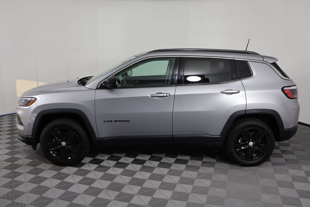 Used 2022 Jeep Compass Latitude w/ Convenience Group AWD/4WD image 5