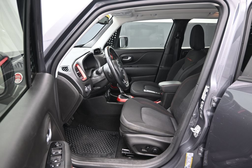 Used 2022 Jeep Renegade Trailhawk w/ Sun/Sound Group AWD/4WD image 17