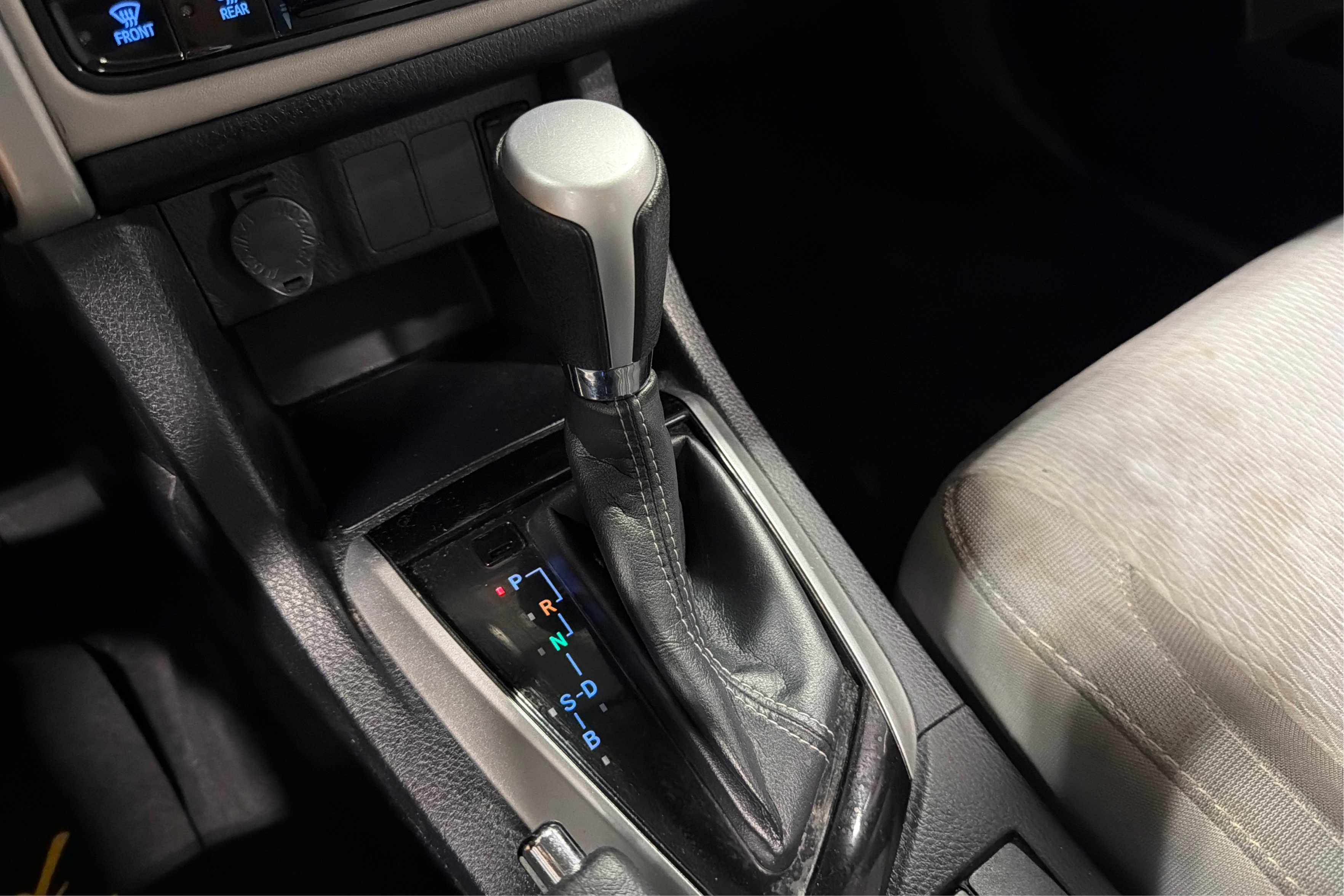 Used 2018 Toyota Corolla LE FWD image 30