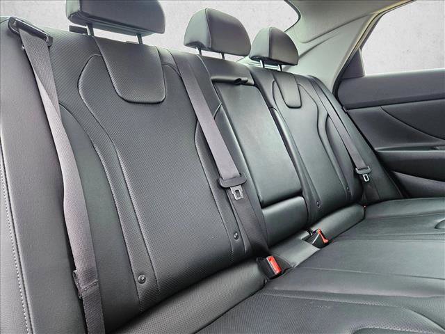 Used 2025 Hyundai Elantra Limited image 21