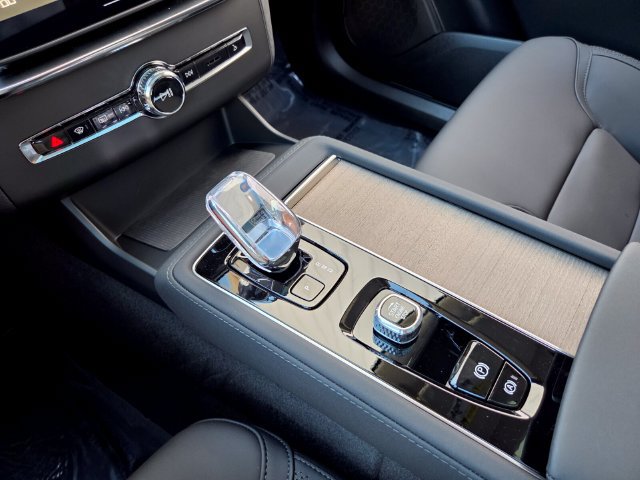 New 2026 Volvo XC90 B5 Core AWD/4WD image 32