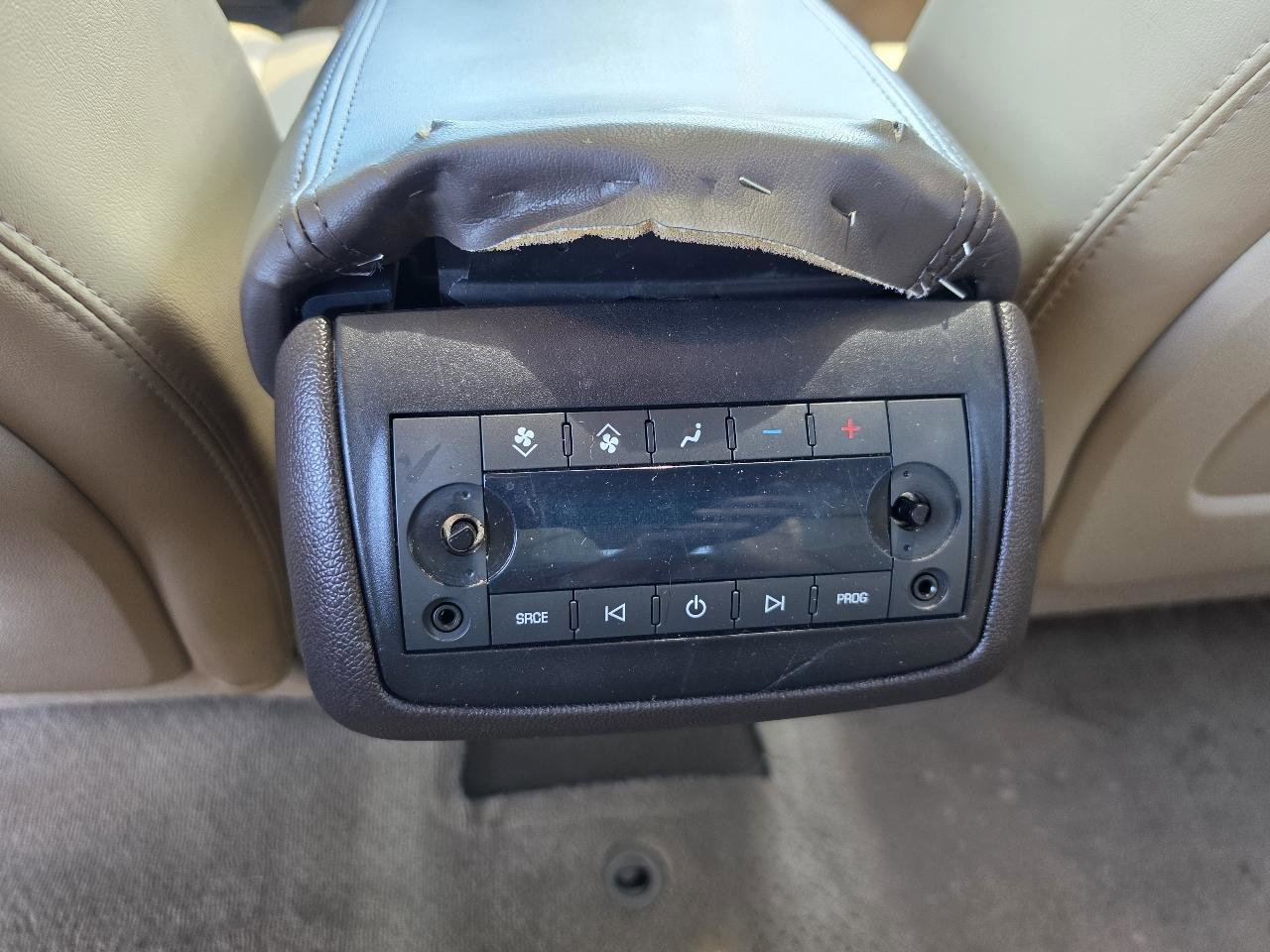 Used 2011 Buick Enclave CXL FWD image 10