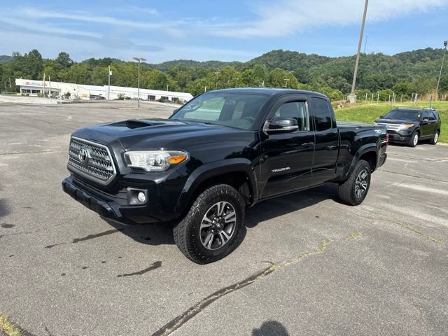 Used 2016 Toyota Tacoma TRD Sport w/ Towing Package AWD/4WD image 4