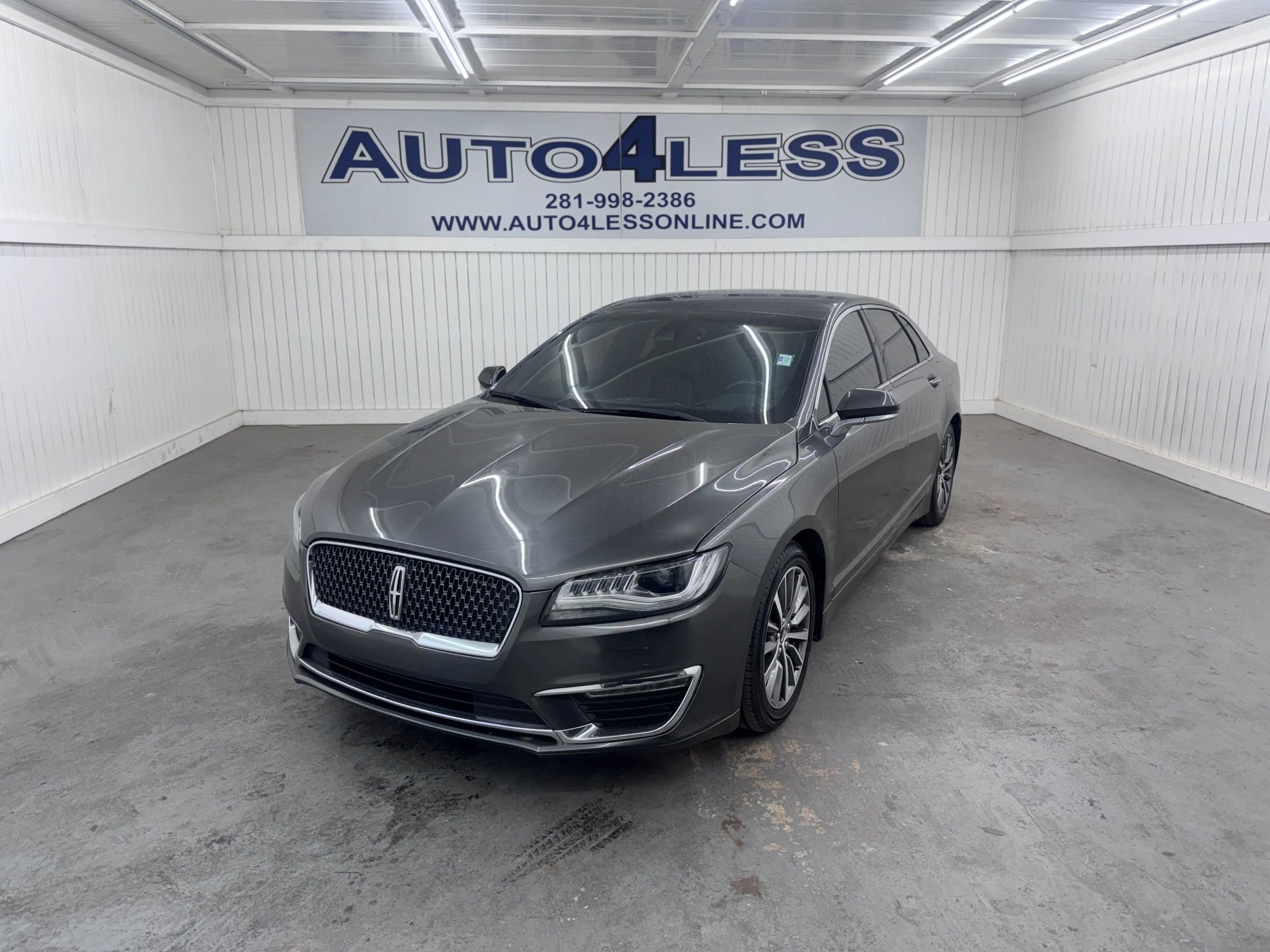 Used 2020 Lincoln MKZ image 1
