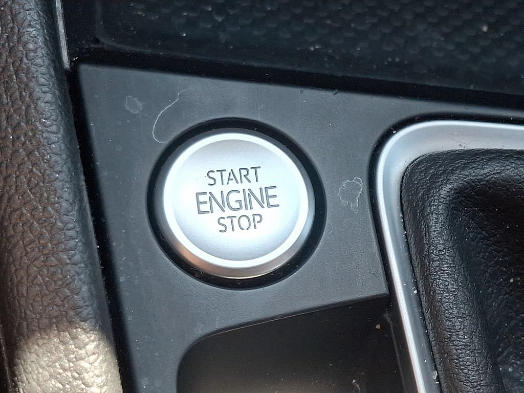 Used 2024 Volkswagen Jetta SE FWD image 19