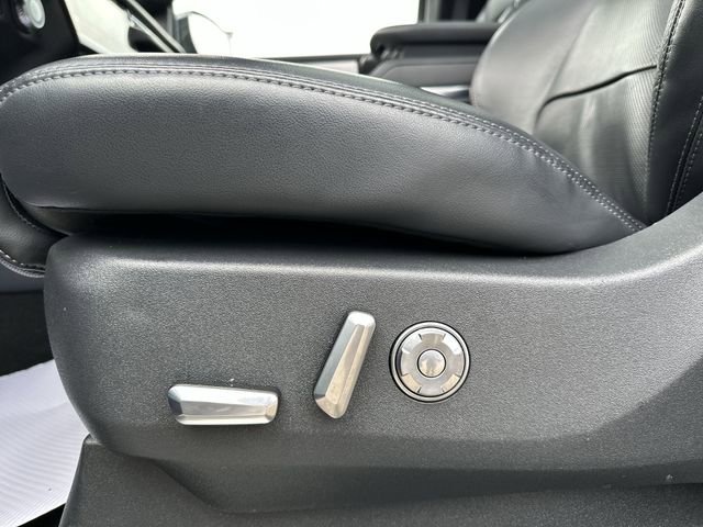 Used 2025 Lincoln Navigator Reserve w/ Jet Appearance Package image 16