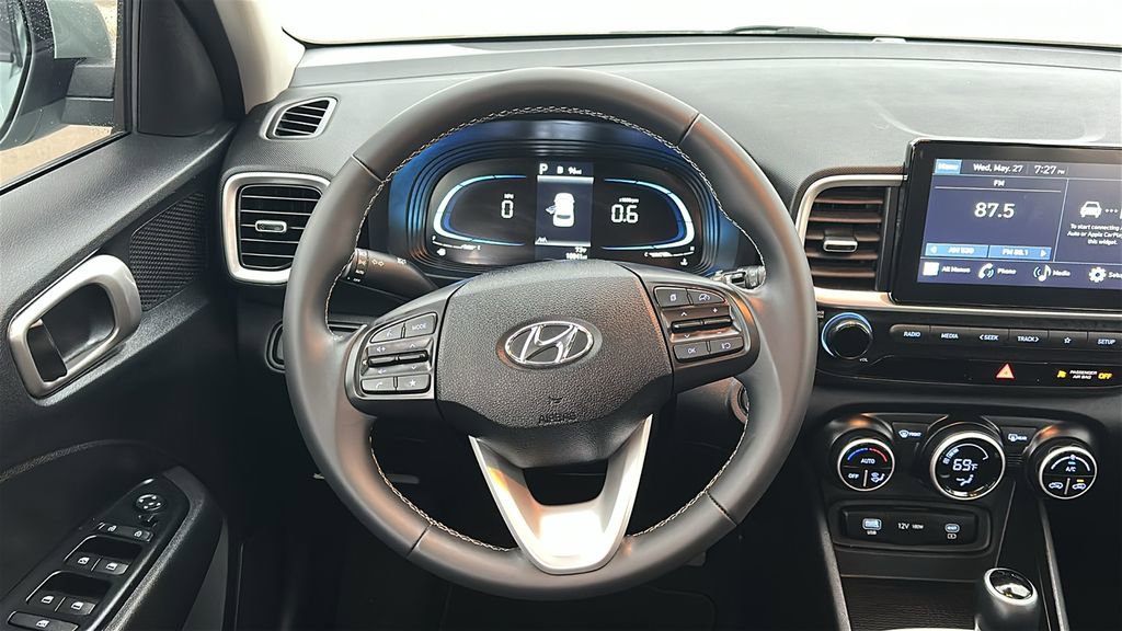 Used 2025 Hyundai Venue SEL FWD image 23