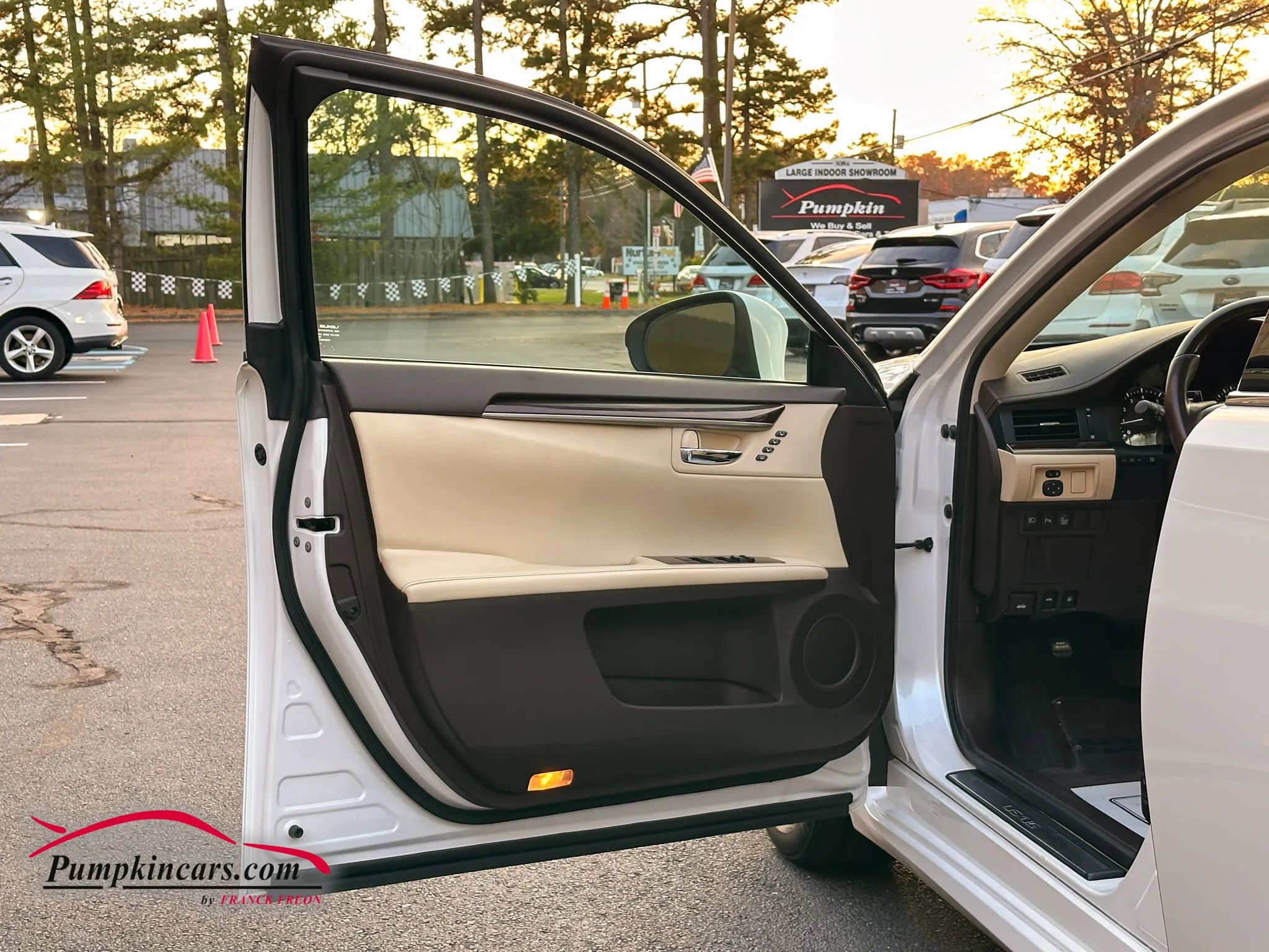 Used 2018 Lexus ES 350 ES 350 Sedan 4D w/ Navigation System Package image 26