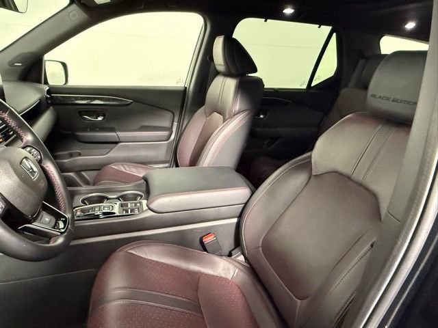 Used 2025 Honda Pilot Black Edition image 32