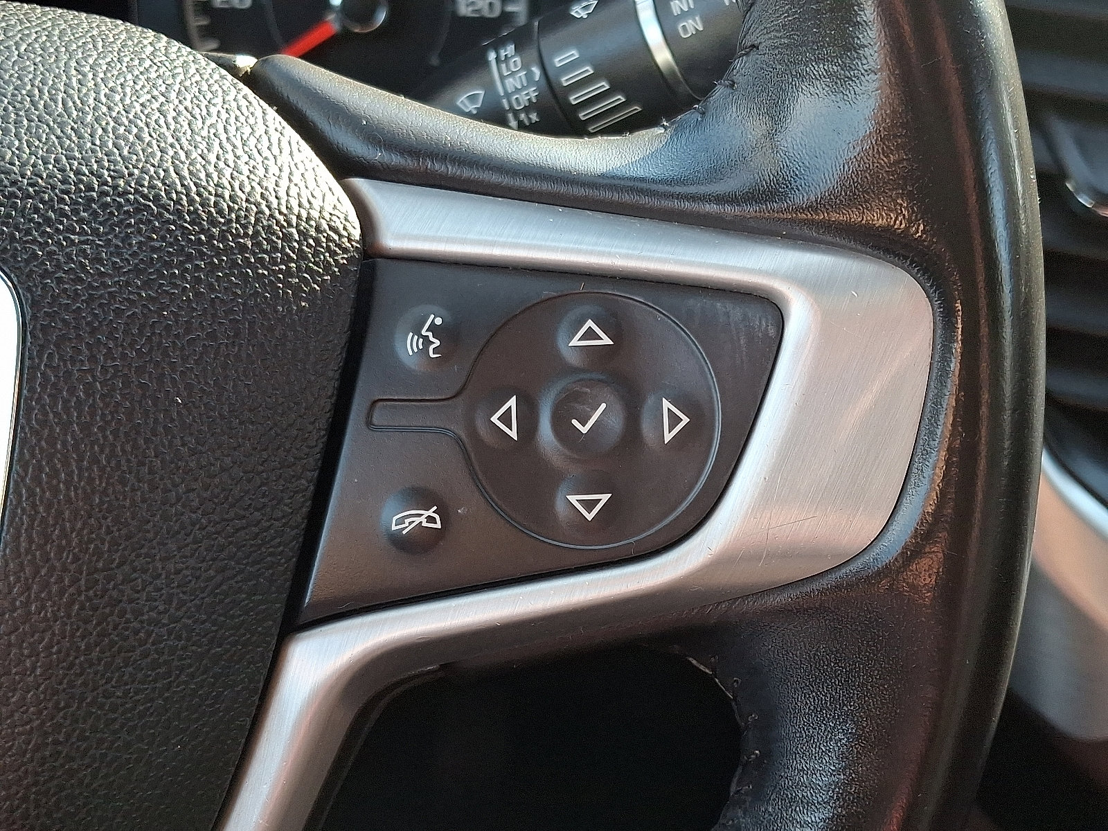 Used 2019 GMC Acadia SLE w/ LPO, Floor Liner Package image 23