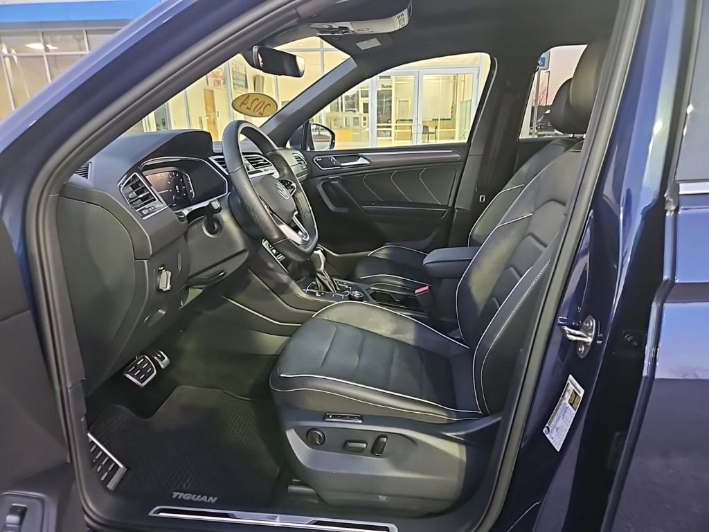 Used 2024 Volkswagen Tiguan SEL R-Line image 13