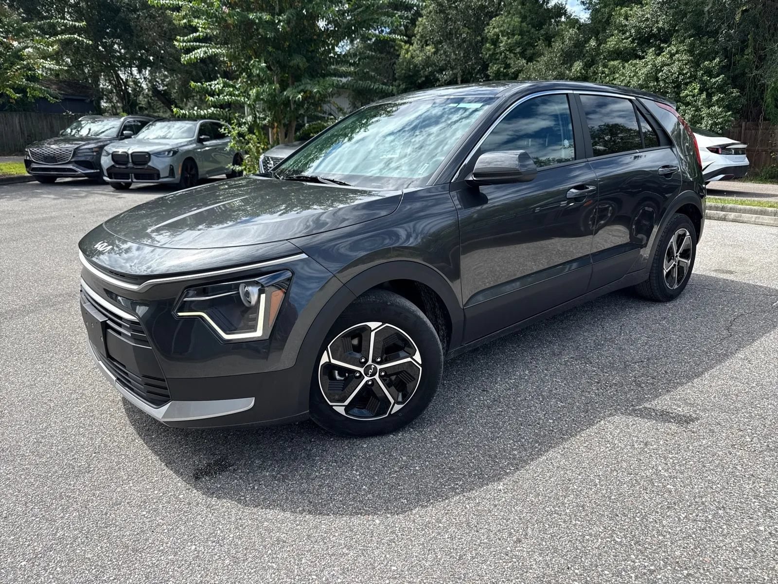 Used 2025 Kia Niro LX FWD image 3