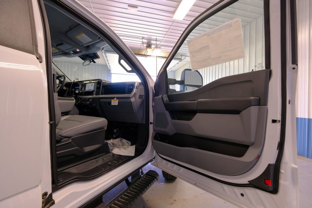 New 2025 Ford F250 XL w/ XL Chrome Package image 15