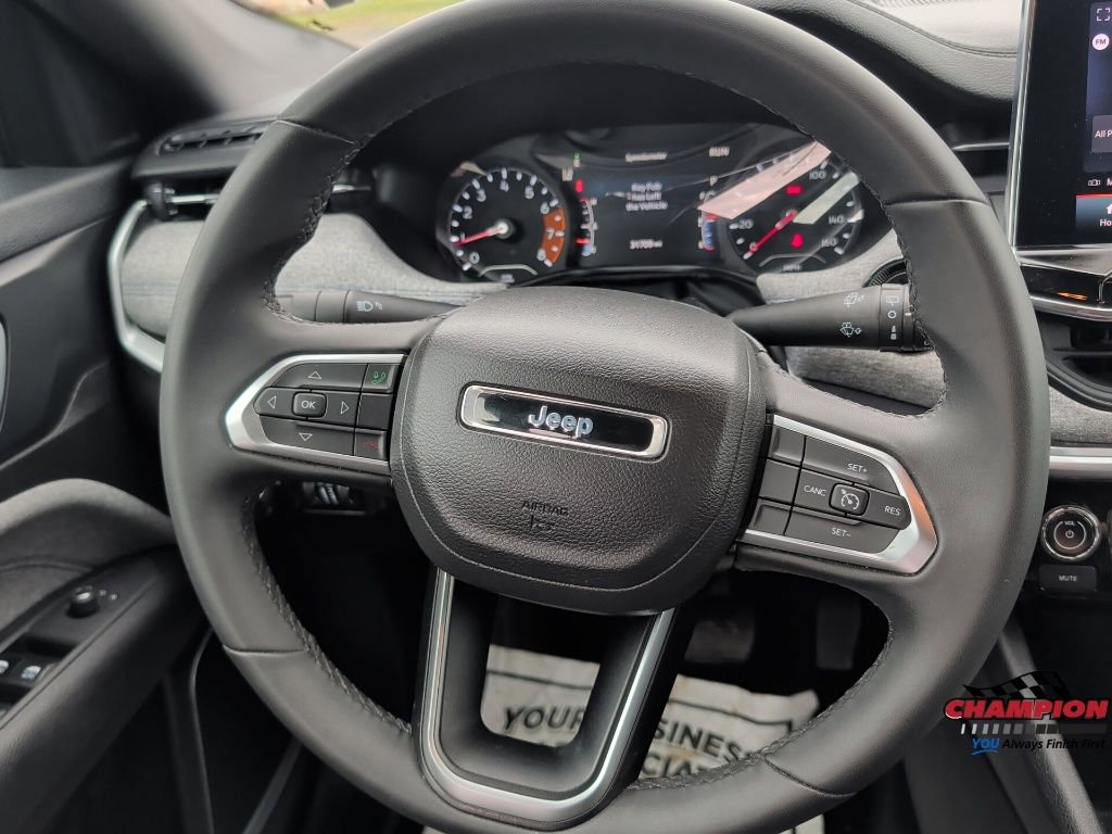 Used 2024 Jeep Compass Latitude image 22