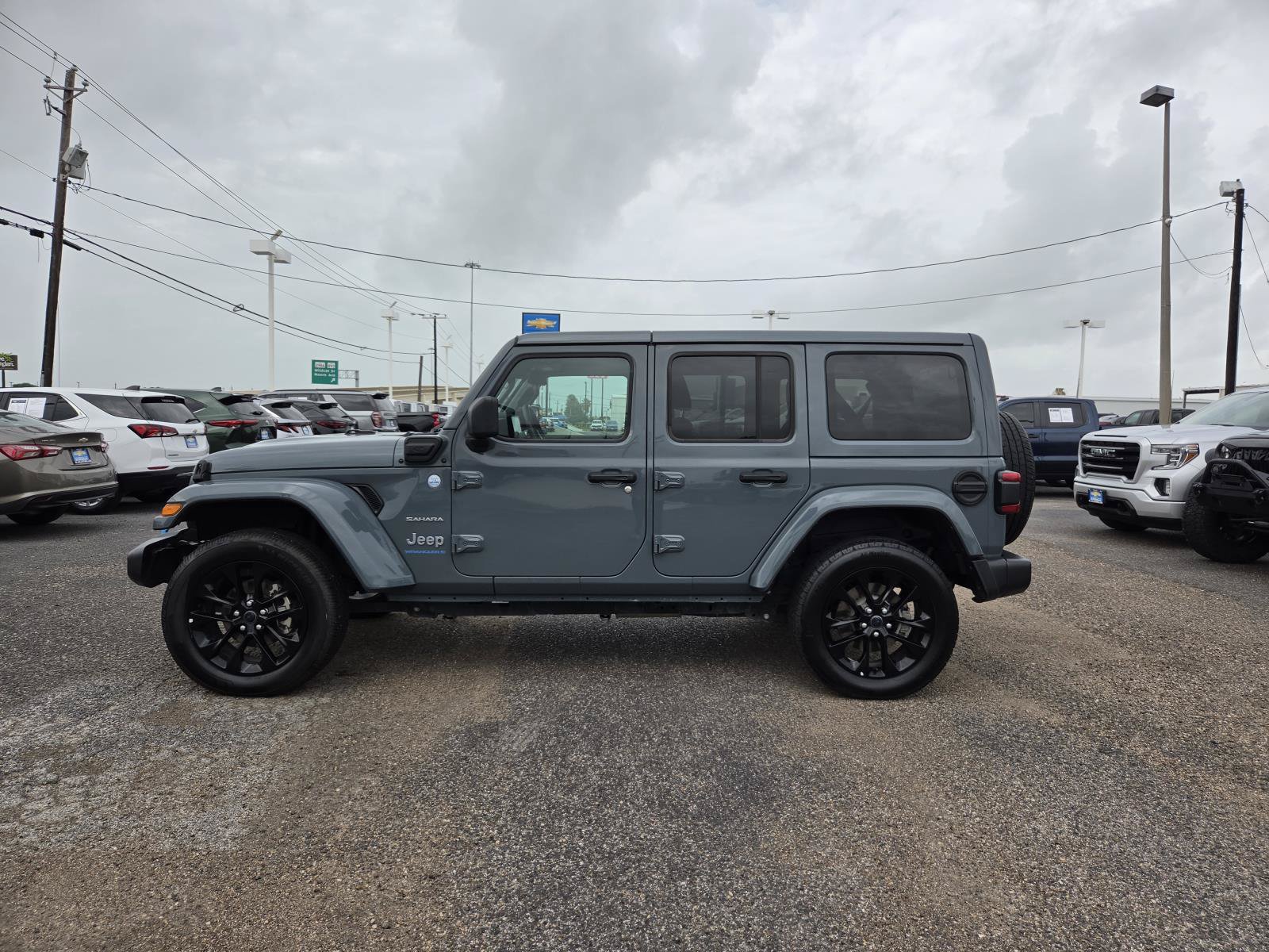 Used 2024 Jeep Wrangler Unlimited Sahara AWD/4WD image 2