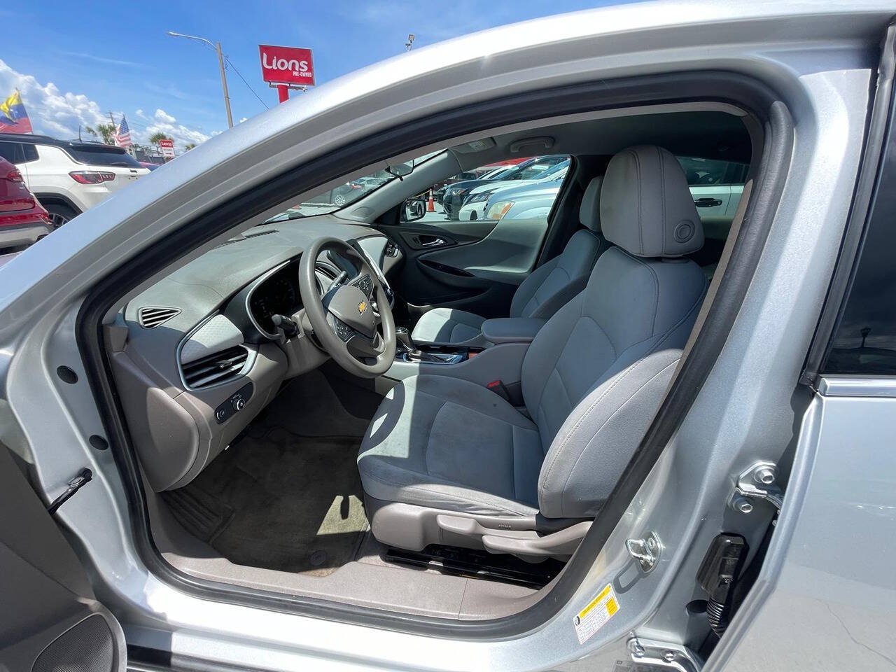 Used 2018 Chevrolet Malibu LS FWD image 6
