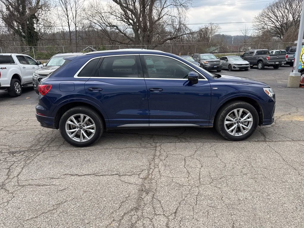 Used 2025 Audi Q3 2.0T Premium w/ Convenience Package image 2