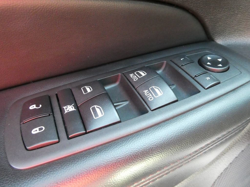 Used 2020 Jeep Grand Cherokee Altitude AWD/4WD image 24