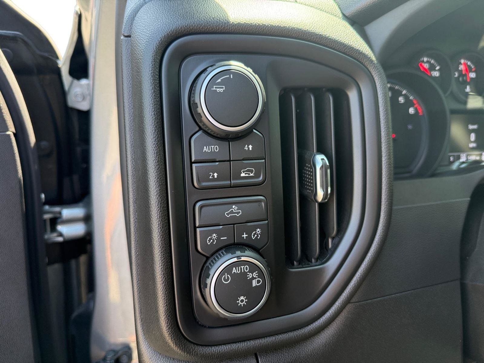Used 2026 Chevrolet Silverado 1500 Custom w/ Turbomax Blackout Package AWD/4WD image 17
