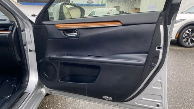 Used 2015 Lexus ES 300h image 19