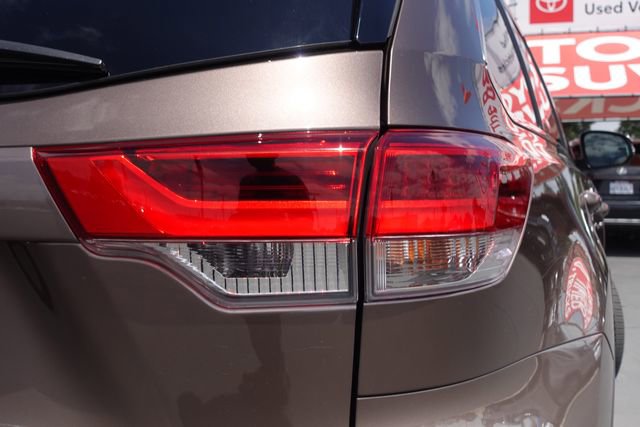 Certified 2019 Toyota Highlander Limited Platinum AWD/4WD image 9