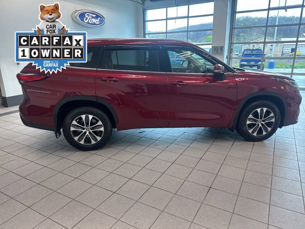 Used 2020 Toyota Highlander XLE AWD/4WD image 19
