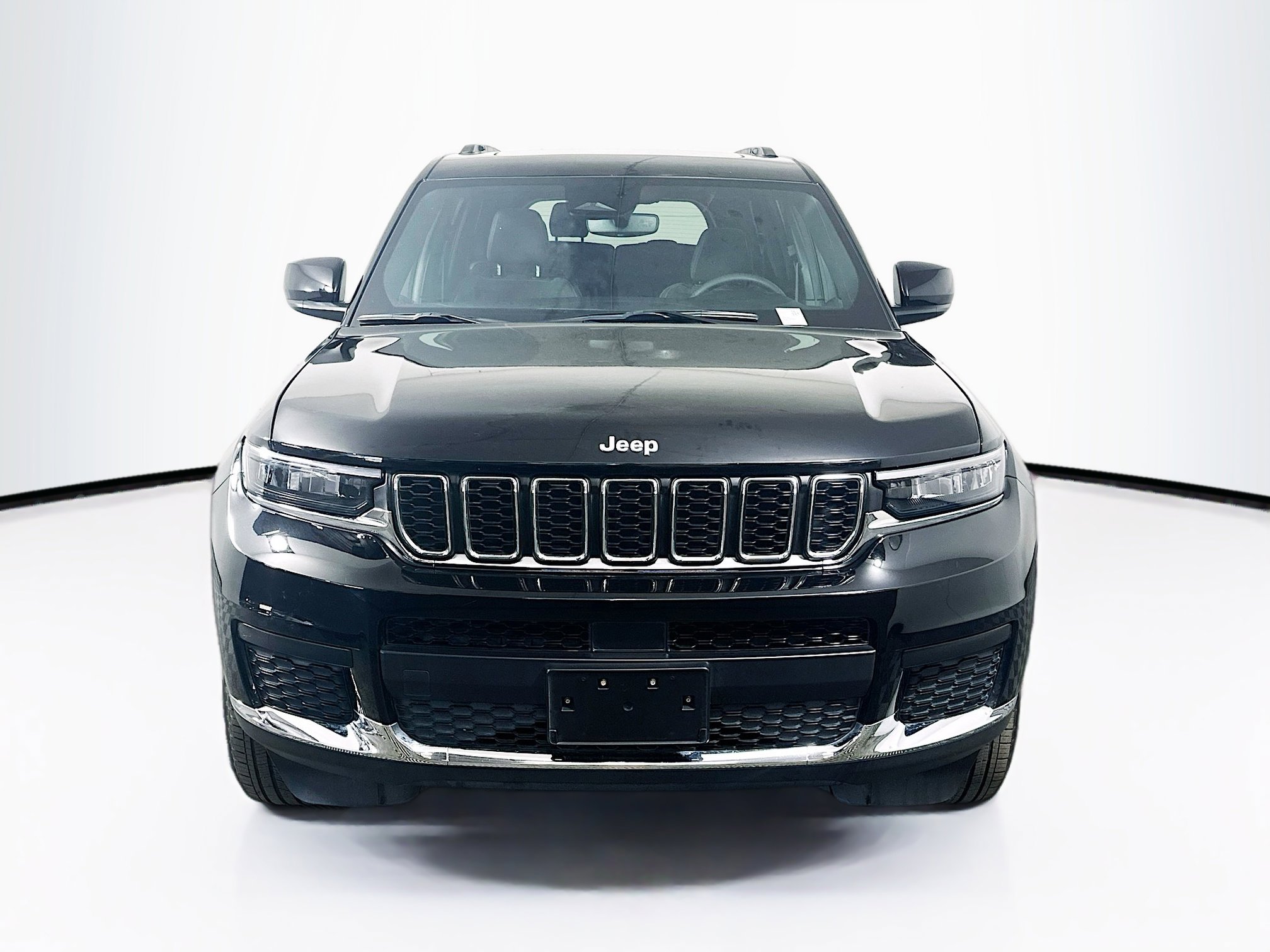 Used 2025 Jeep Grand Cherokee L Laredo image 2