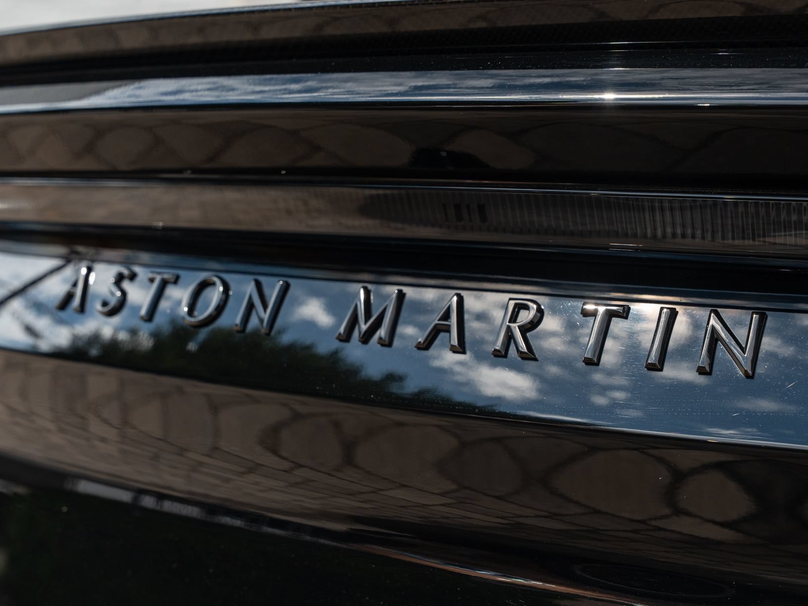 Used 2023 Aston Martin DBS Superleggera Volante RWD image 35
