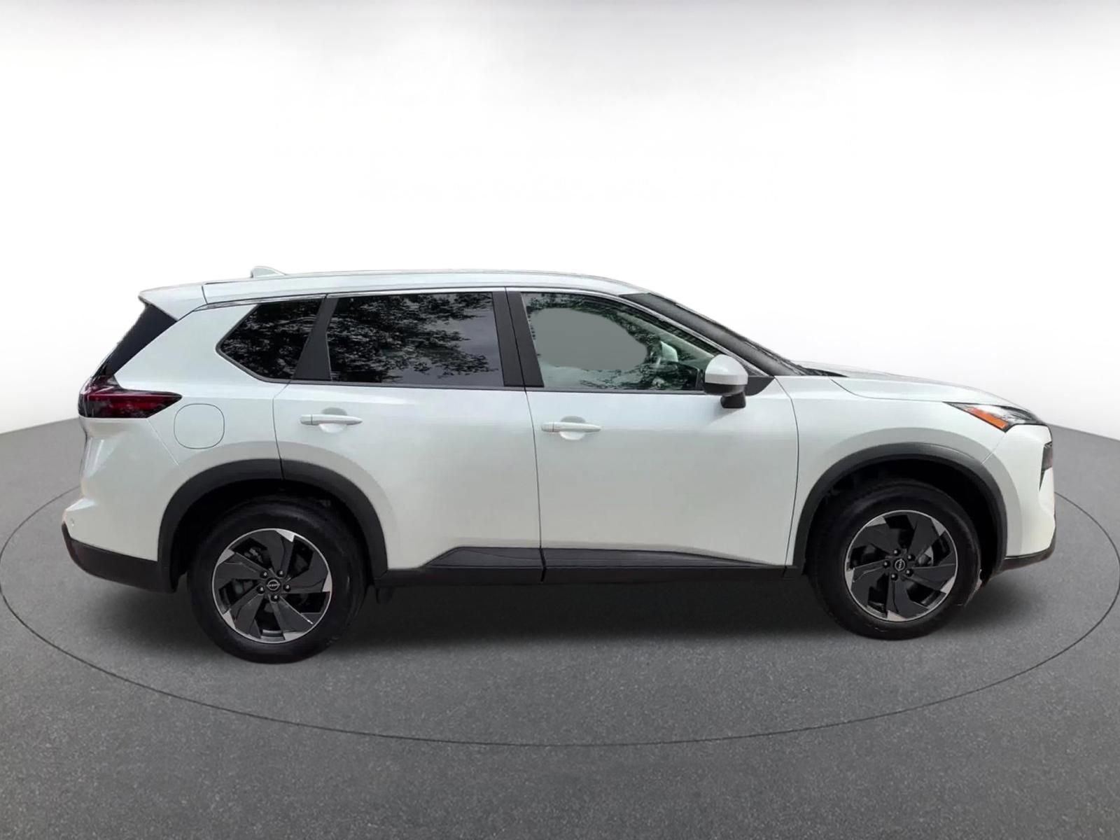 Used 2025 Nissan Rogue SV FWD image 16