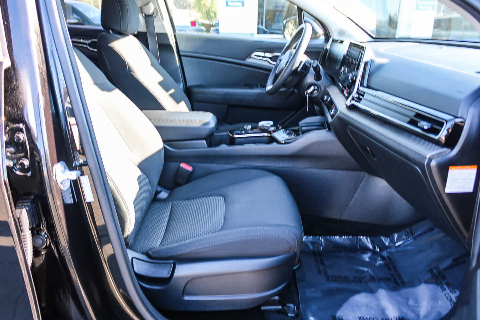 Used 2023 Kia Sportage LX image 16