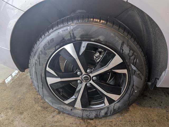 Used 2026 Volvo XC60 B5 Core w/ Climate Package image 8