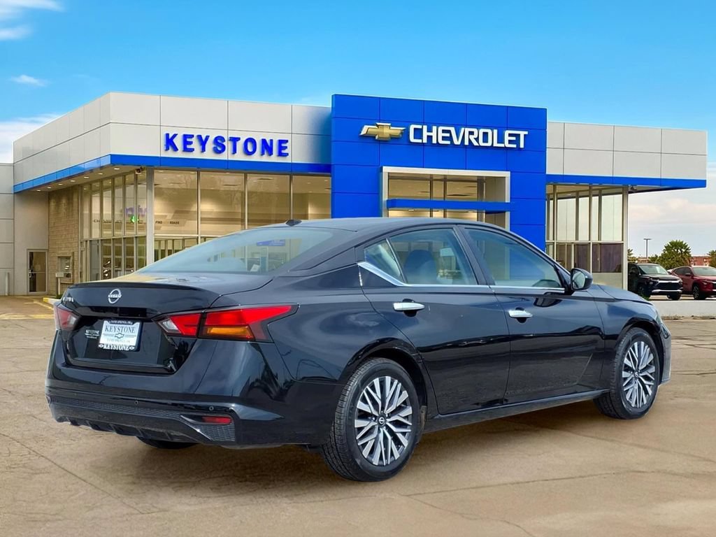 Used 2025 Nissan Altima 2.5 SV FWD image 7
