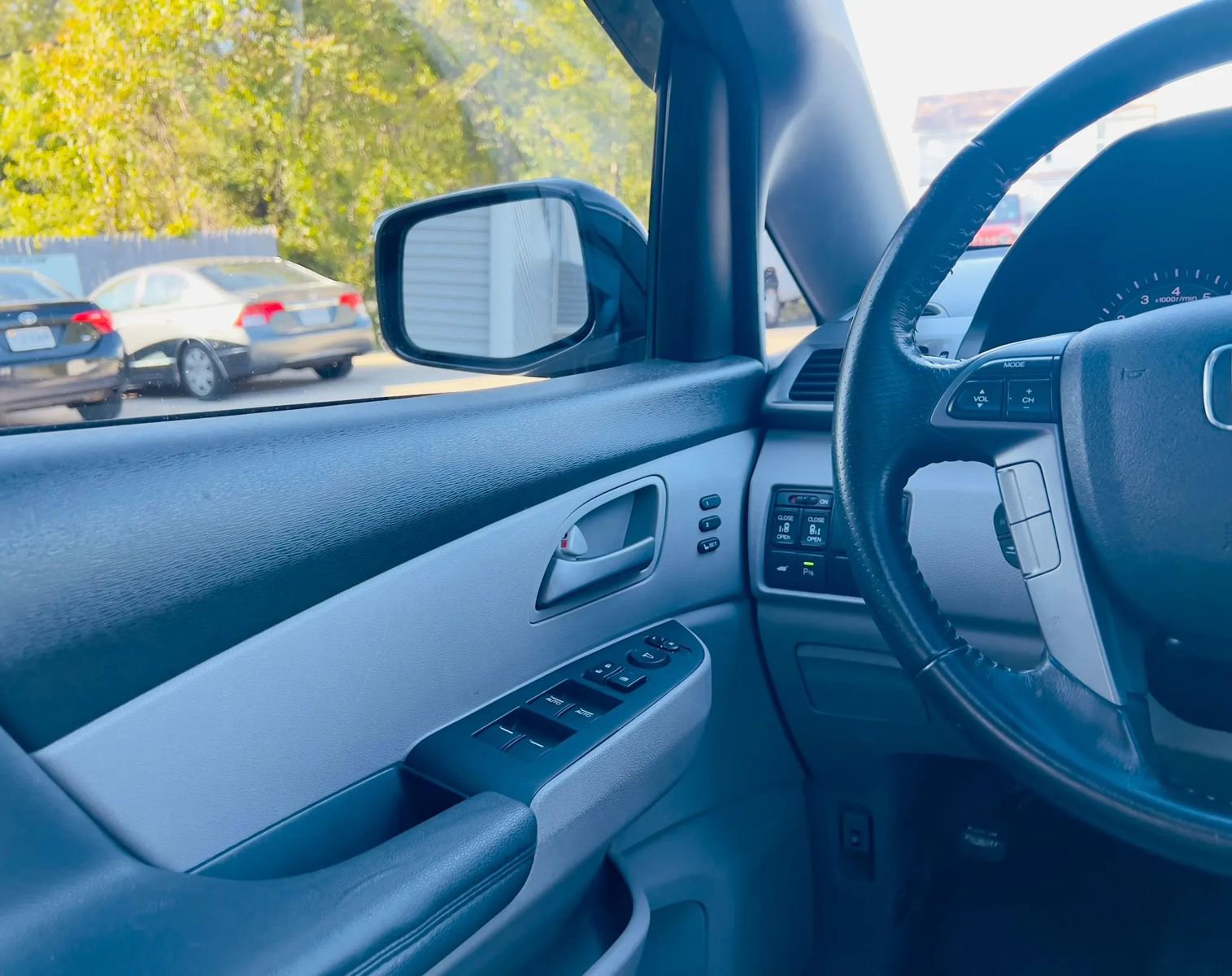 Used 2012 Honda Odyssey Touring image 25