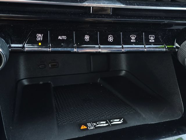 Used 2025 Chevrolet Traverse LT FWD image 20