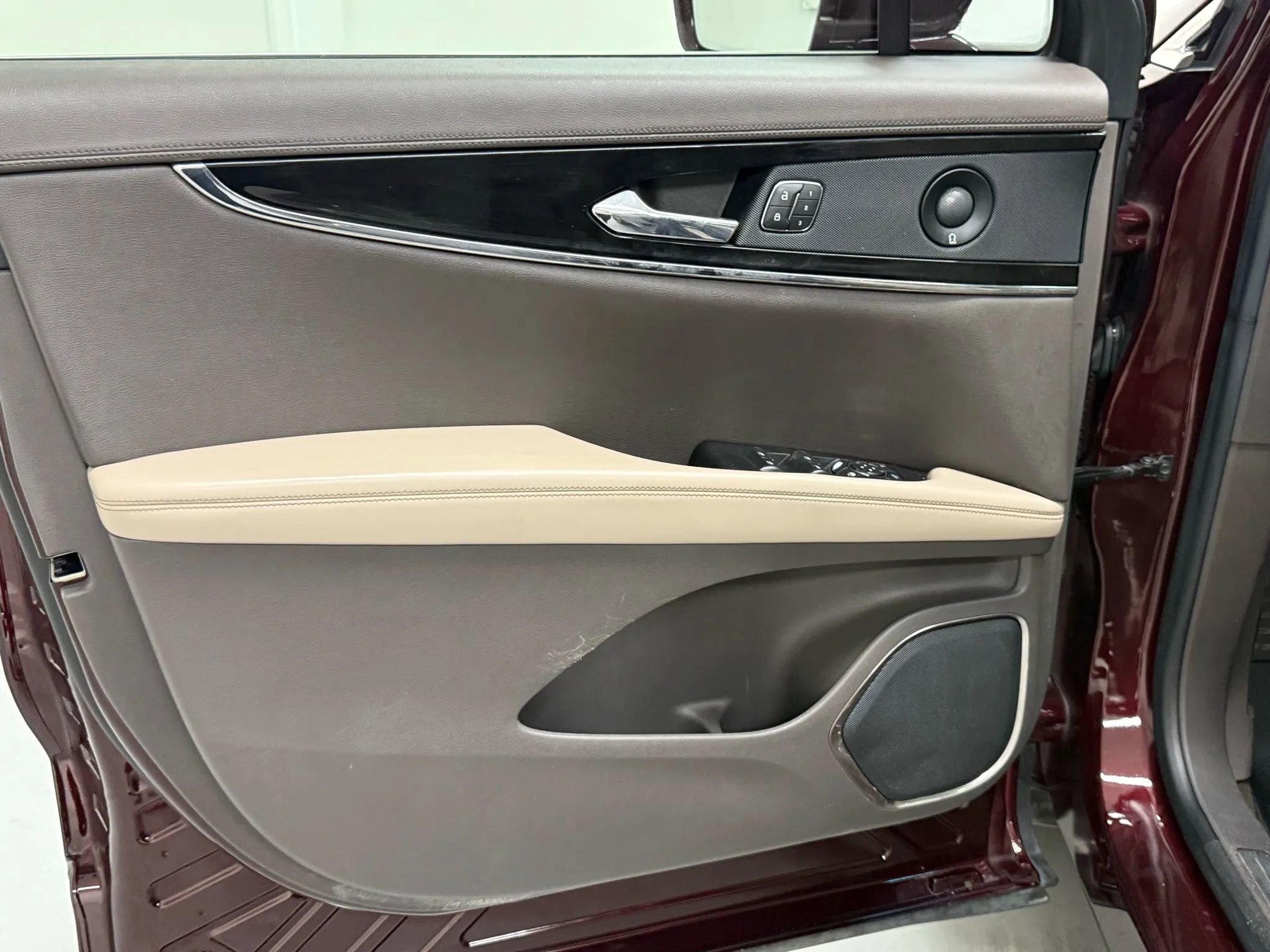 Used 2021 Lincoln Nautilus Reserve w/ Class II Trailer Tow Package image 21