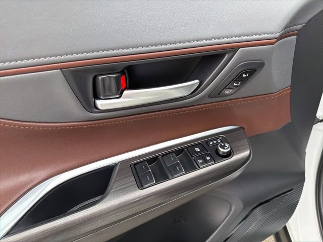 Used 2024 Toyota Venza Limited image 12