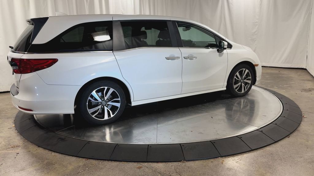Used 2023 Honda Odyssey Touring image 2