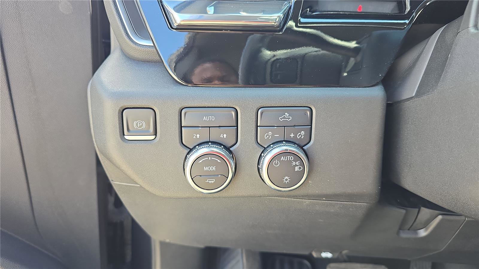 Used 2023 GMC Sierra 1500 SLE AWD/4WD image 25