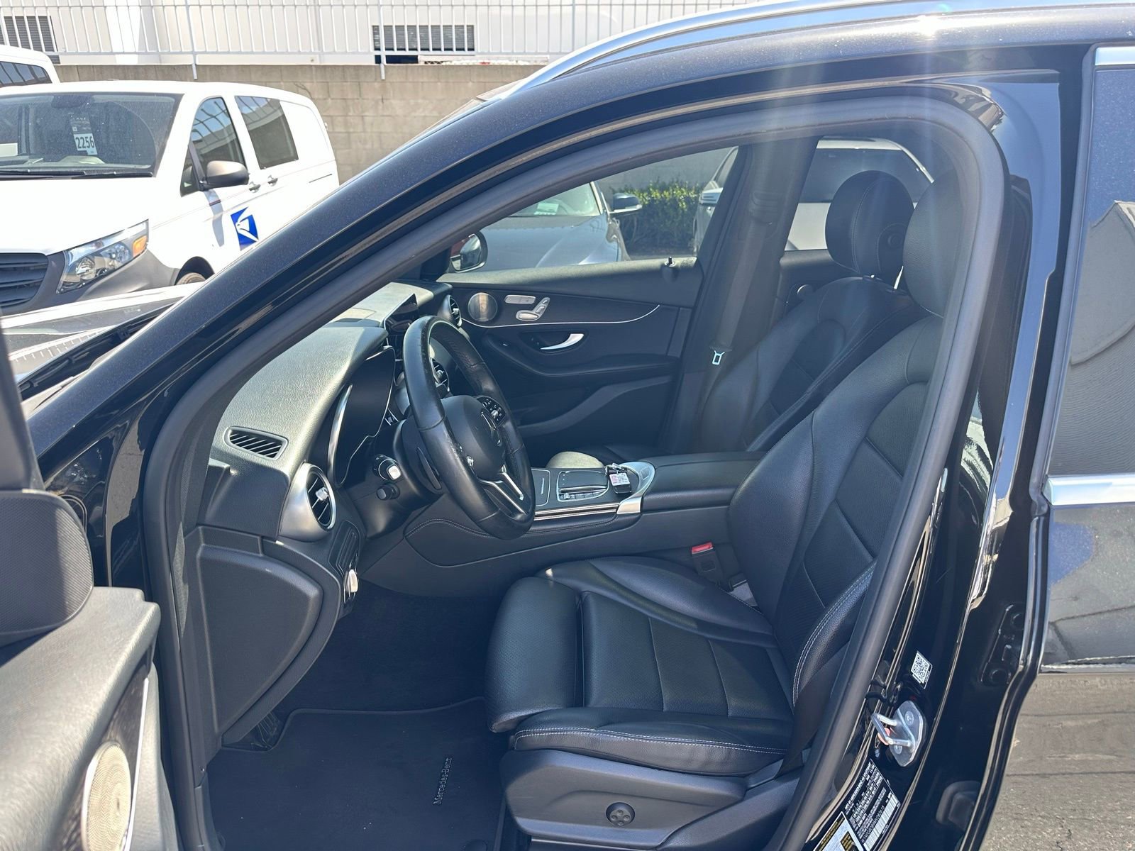 Used 2021 Mercedes-Benz GLC 300 image 2