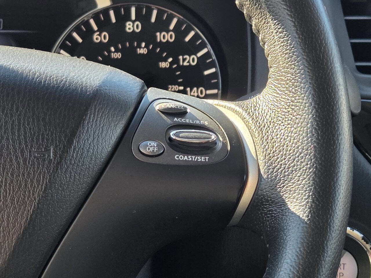 Used 2016 Nissan Pathfinder SV image 22