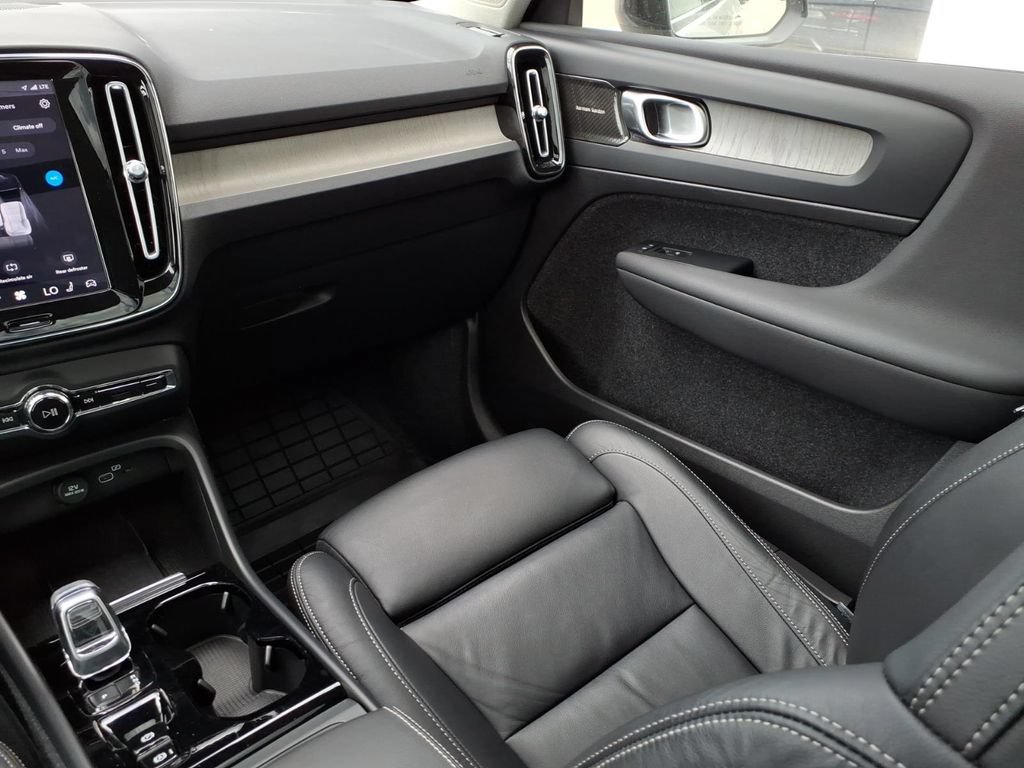 Certified 2023 Volvo XC40 B5 Ultimate w/ Protection Package Premier AWD/4WD image 21