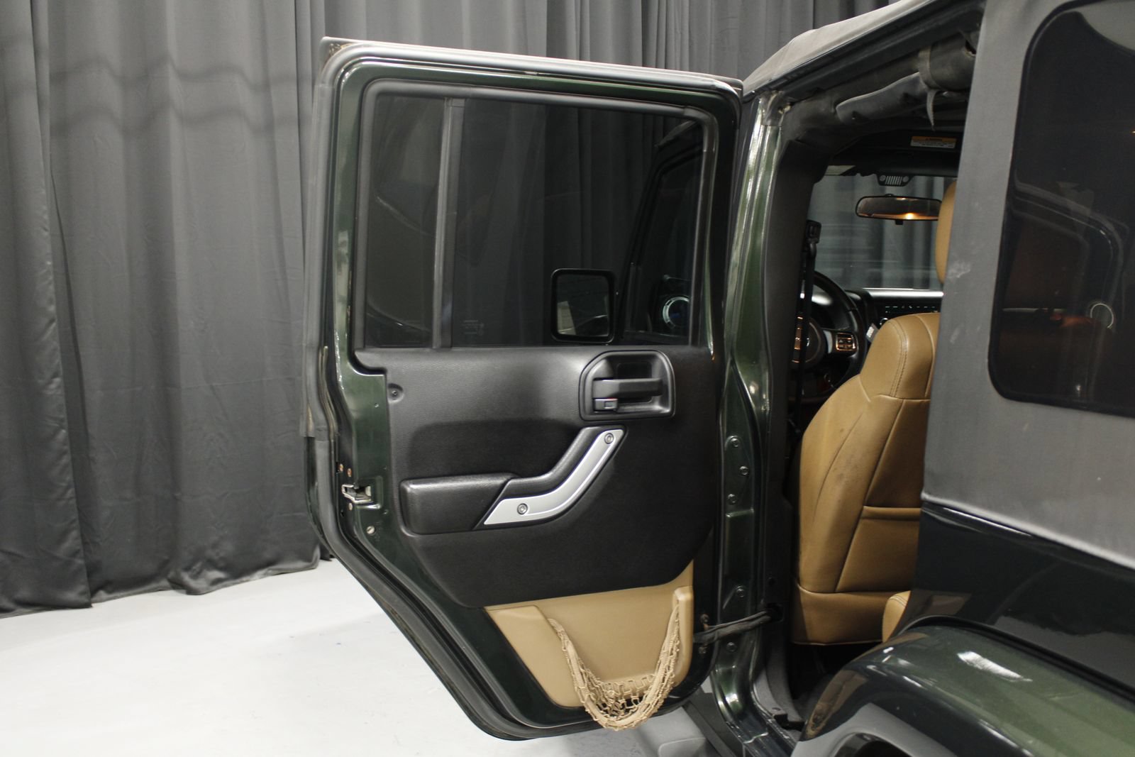 Used 2011 Jeep Wrangler Unlimited Sahara w/ Connectivity Group AWD/4WD image 17
