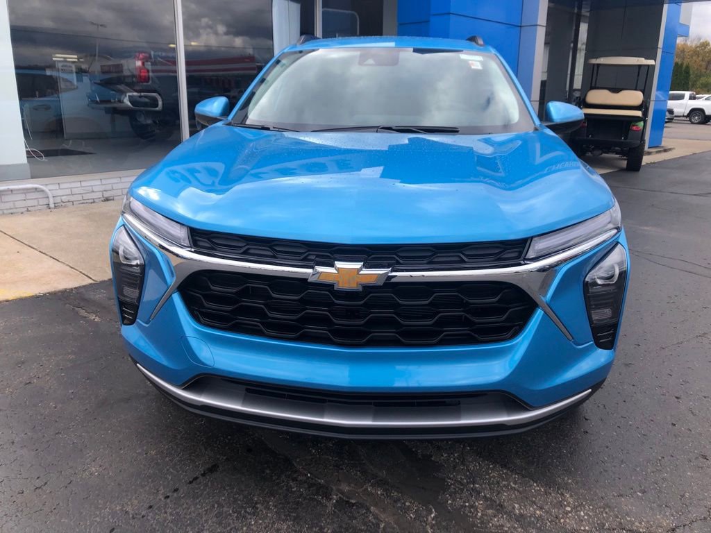 New 2026 Chevrolet Trax LT w/ Driver Confidence Package FWD image 3