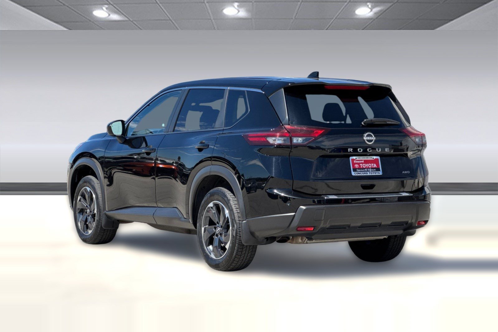 Used 2025 Nissan Rogue SV AWD/4WD image 3
