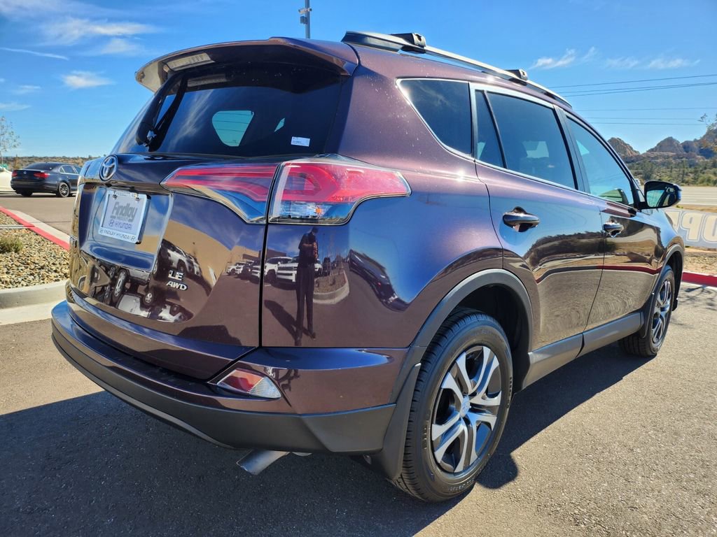Used 2018 Toyota RAV4 LE image 4