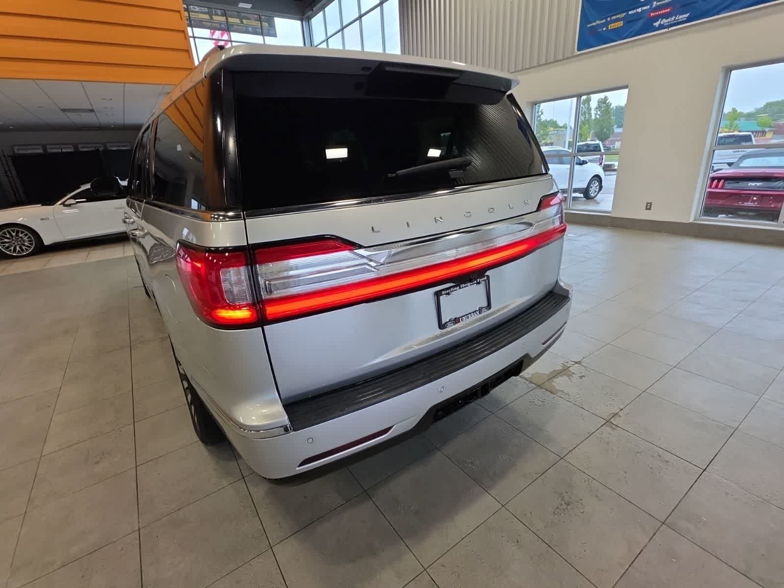 Used 2018 Lincoln Navigator L Reserve w/ Technology Package AWD/4WD image 13