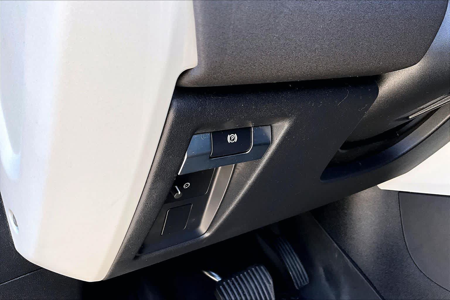 Used 2023 Land Rover Defender 110 SE AWD/4WD image 37