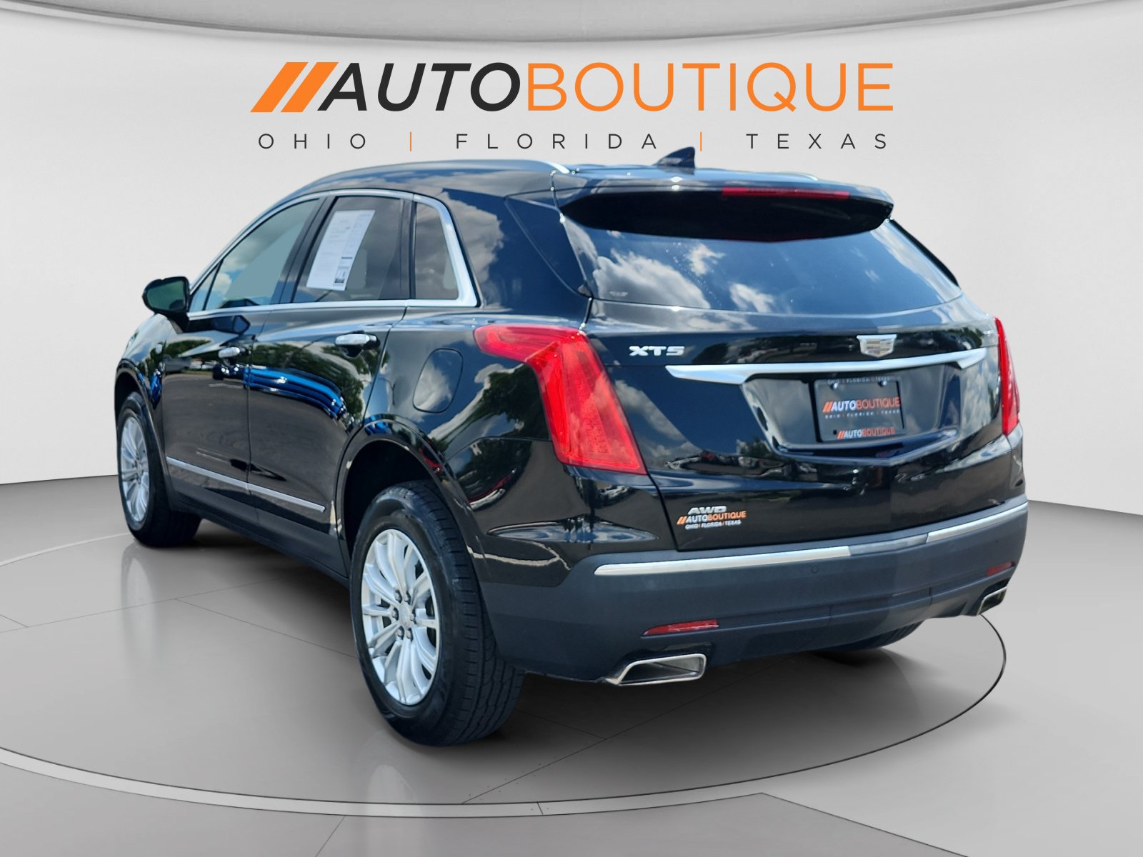 Used 2019 Cadillac XT5 AWD image 3